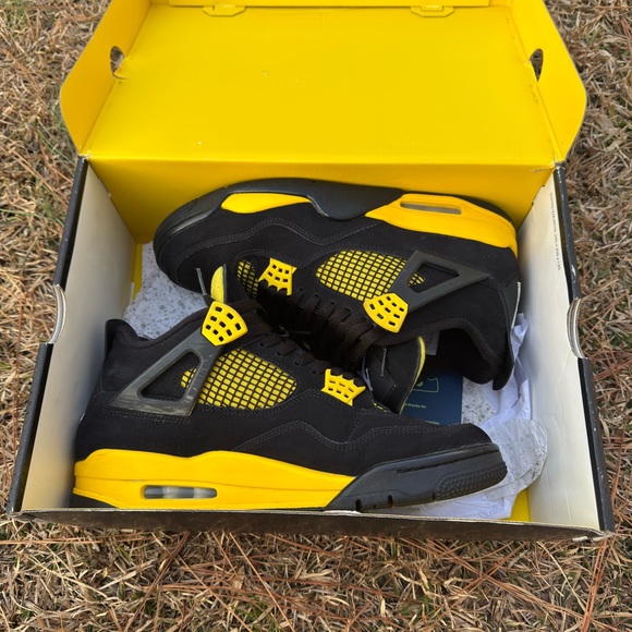 Jordan 4 Thunder.